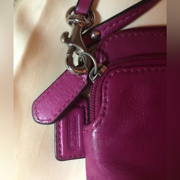 COACH Double Zipper Bow Wristlet Wallet - Magenta Leather 💜🩷 - Picture 3 of 5